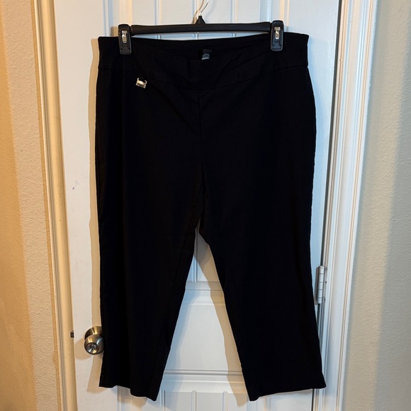 Black Alfani Capris - Picture 1 of 1